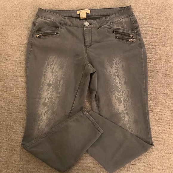 Democracy Jeans - Picture 1 of 7